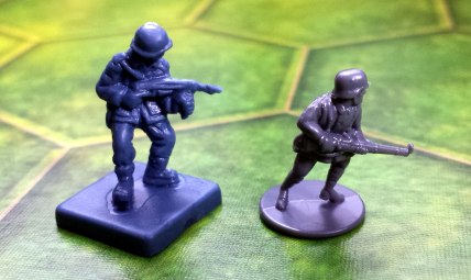 The Memoir '44 figures may be the big brother to these, but at least The Great War's guns don't droop.